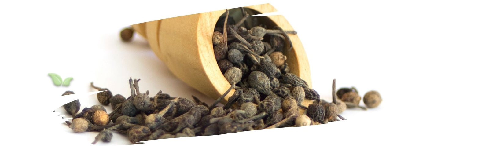 What does Voatsiperifery pepper taste like?