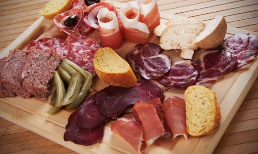 The Use of Spices in Meat Preservation and Curing