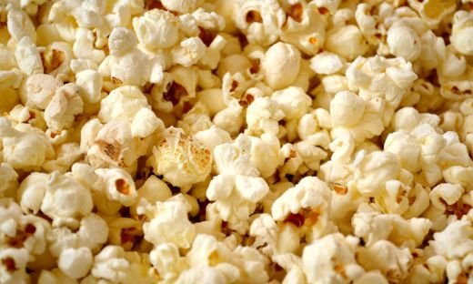 Seasoning Popcorn with Curry Powder: Elevate Your Snacking Game